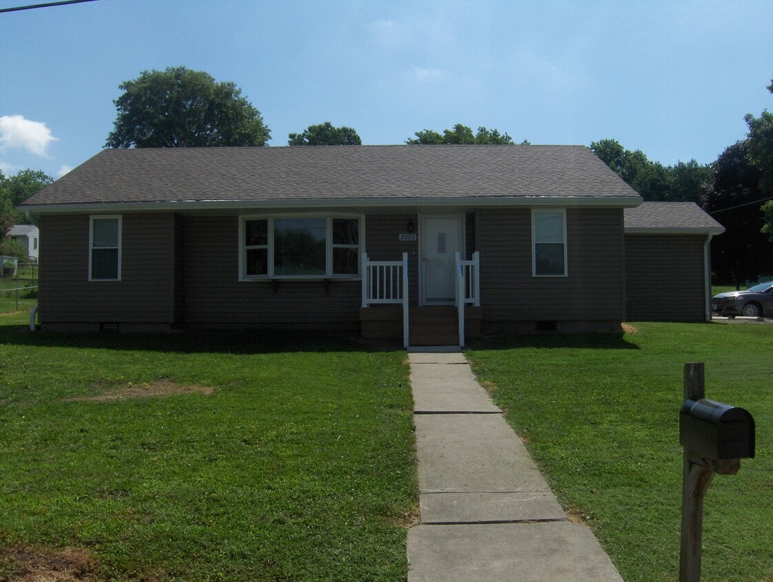 Primary Photo - 2023 Sun Valley Rd