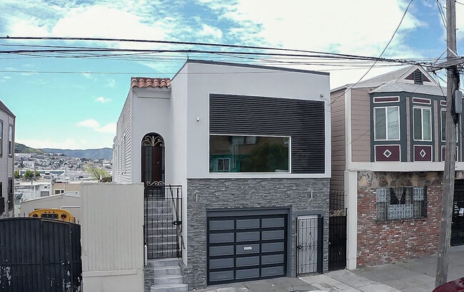 Building Photo - 1461 Thomas Ave