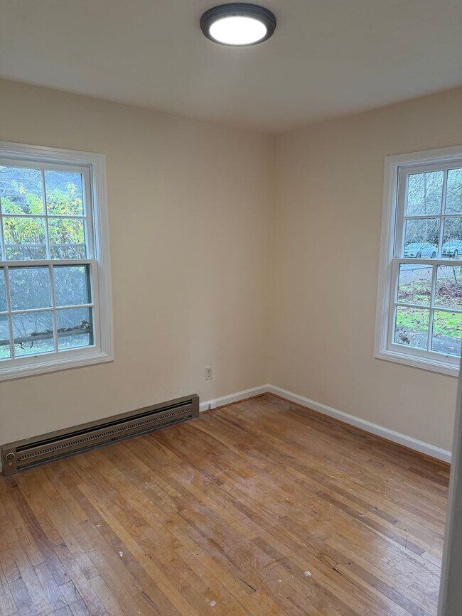 Building Photo - TIP TOP ON TYLER