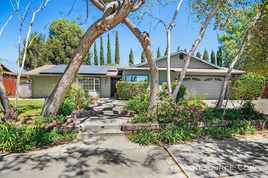 Primary Photo - 3 Bedroom Duplex For Rent in Simi Valley!