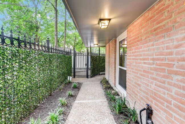 Foto del edificio - 6306 Riverview Way