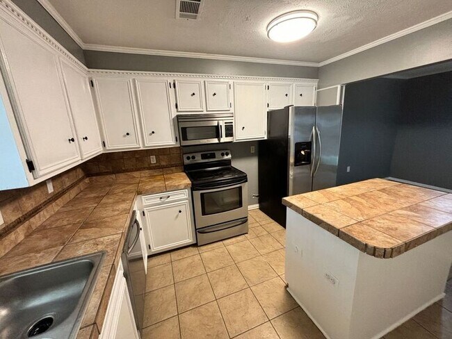 Foto del edificio - 1702 Rosemont Cir