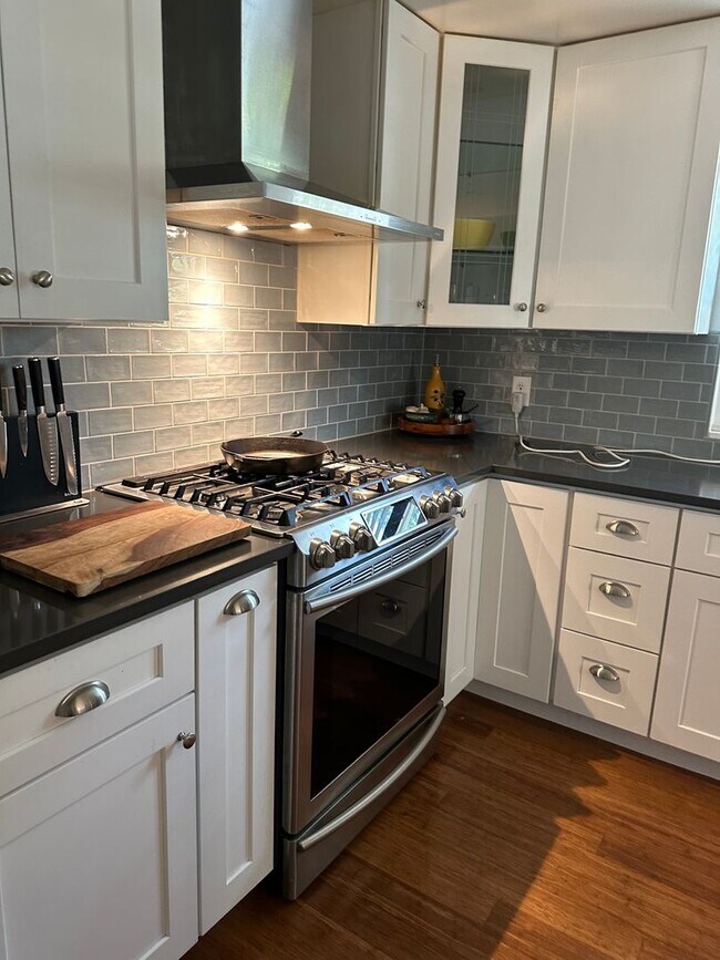 Foto del edificio - Charming 3-bed, 1 bath Home in North Seattle!