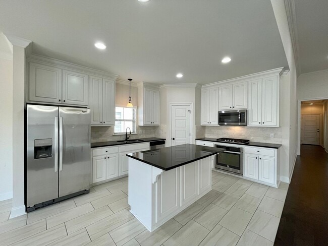 Building Photo - 17229 Ledgestone Dr