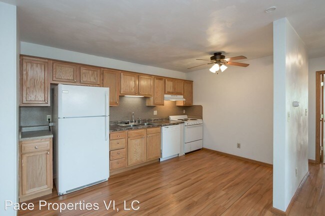 Building Photo - 2 br, 1 bath Apartment - 204/208 Main St