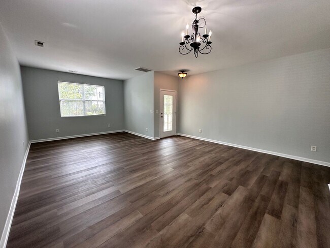 Foto del edificio - Exclusively Offered By Muse Realty Rentals...