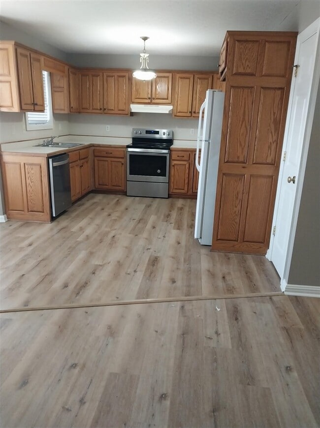 Building Photo - 141 Betsey Anne Ct