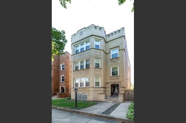Building Photo - 9040 S Laflin St