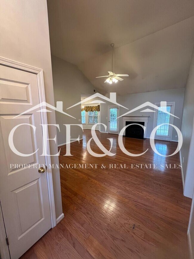 Foto del edificio - Spacious 3-Bedroom, 2-Bathroom Home in Roc...