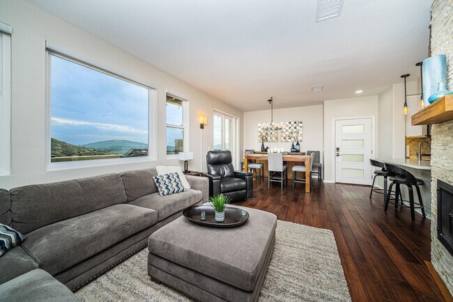 Building Photo - Breathtaking Oasis with Canyon Views, Pool...