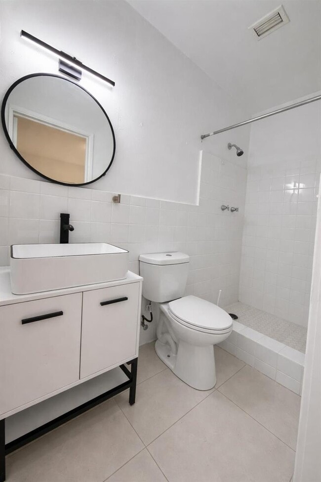 Photo - 1942-1946 Funston St Apartment