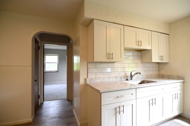 Foto del edificio - 5070 Anderson Pl