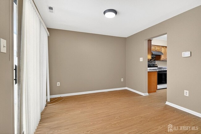 Building Photo - 70 Hampshire Dr