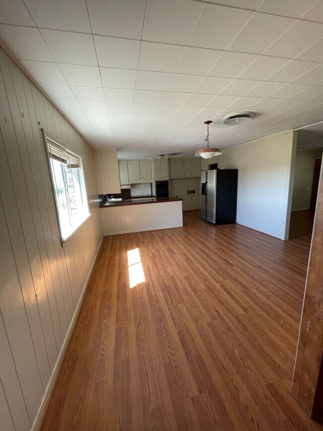 Building Photo - Gorgeous 3 bedroom home in Novice!