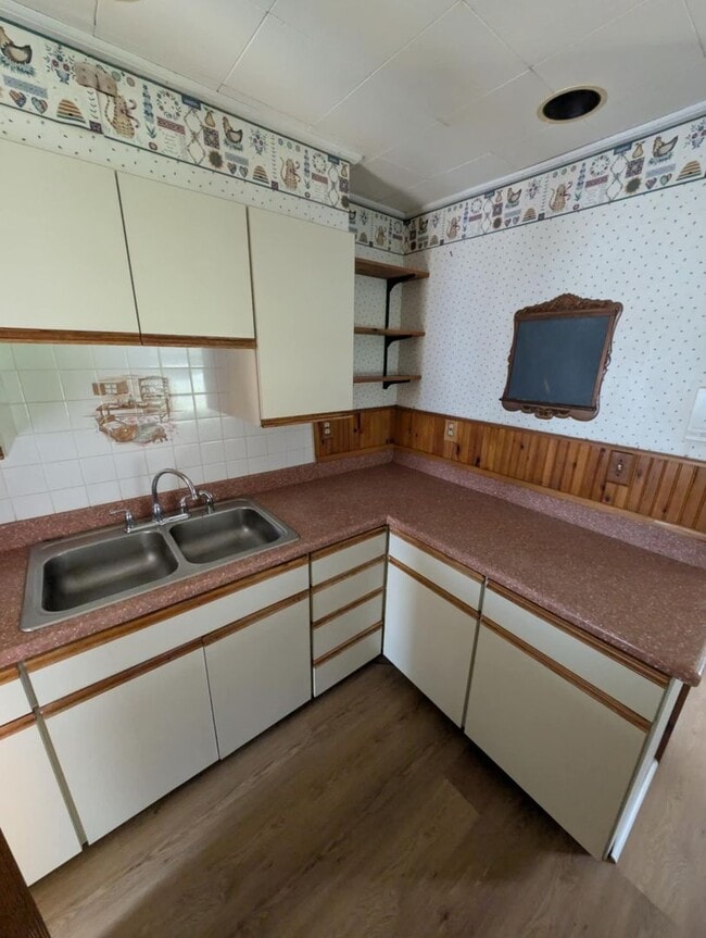 Building Photo - 2 bedroom 1 bath in Cheektowaga :