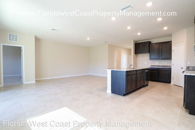 Building Photo - 3 br, 2.5 bath House - 16465 Woodside Gln