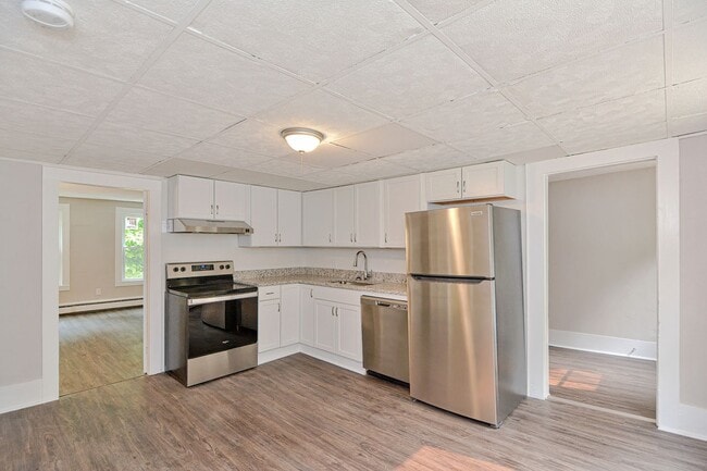 Building Photo - 97 Groton St