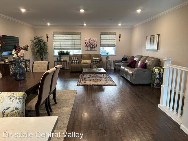Building Photo - 4 br, 3.5 bath House - 1283 Milkweed St.
