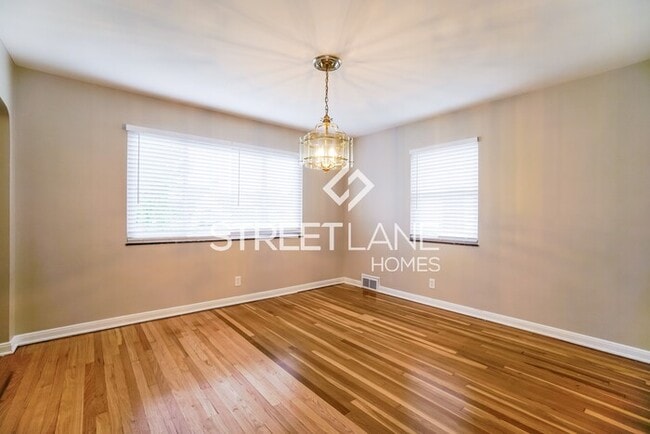 Building Photo - REDUCED!