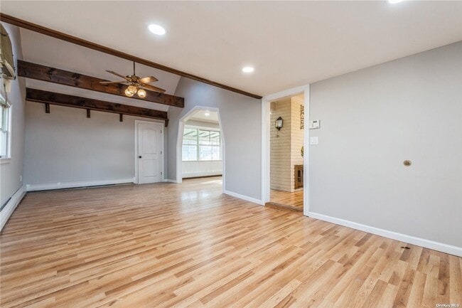 Building Photo - 11 Cloister Ln