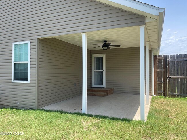 Building Photo - 2710 S Joplin Ave