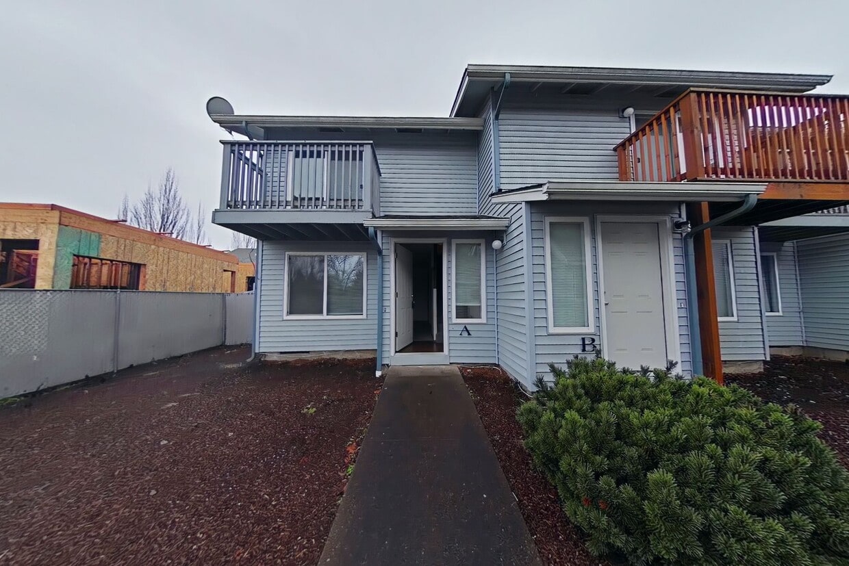 Primary Photo - 2 Bedroom Townhouse ~ Close to Downtown