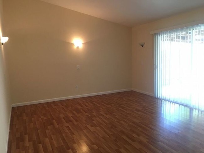 Building Photo - 205 Carina Dr