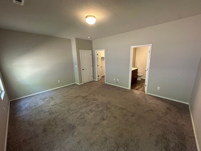 Building Photo - 4702 W Hoover Loop