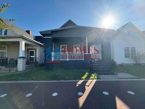 Building Photo - 1207 N Main St