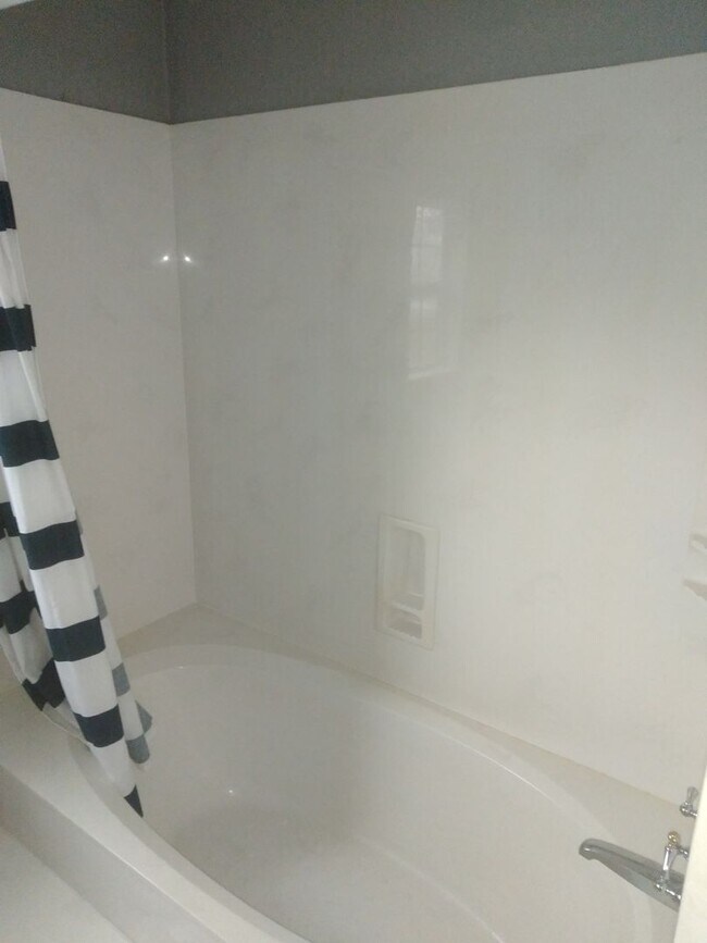 Building Photo - 2/2 Bath House PAISD School!