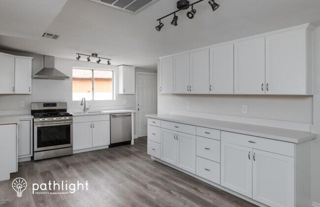 Building Photo - 2315 N 27th St