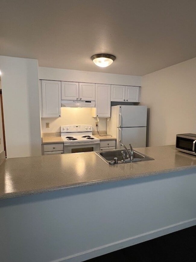 Interior Photo - Jefferson Court