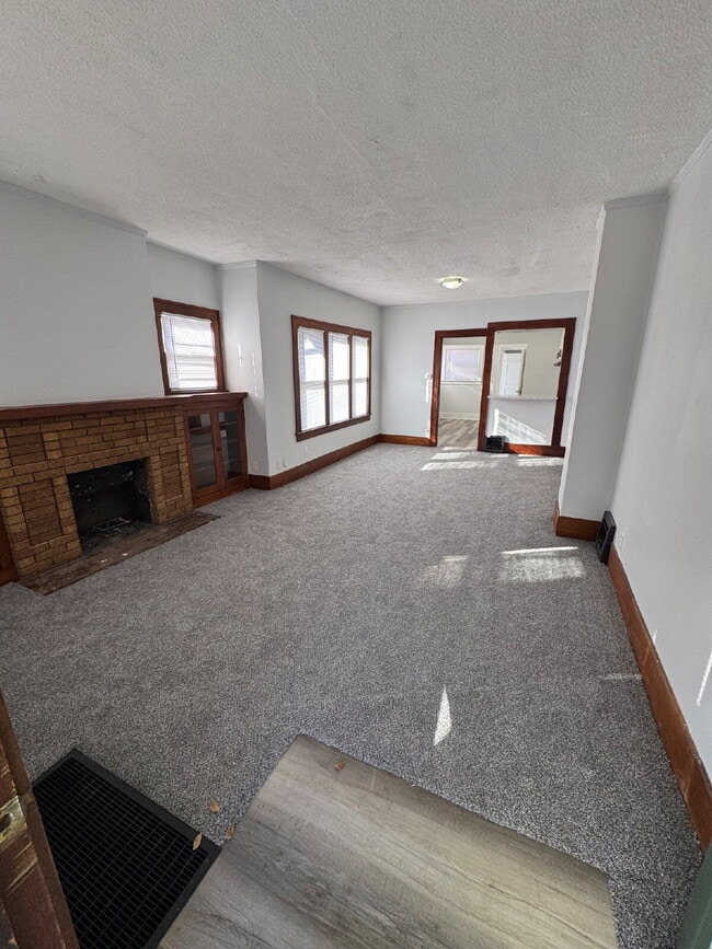 Building Photo - 341 N Grove Dr