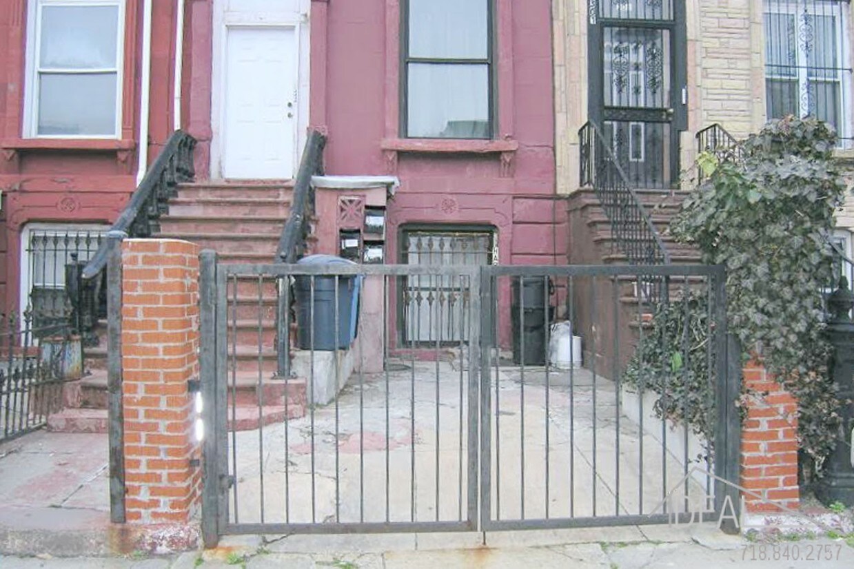 Primary Photo - 309 Hart St