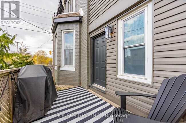 Building Photo - 204-204 Wharncliffe Rd S