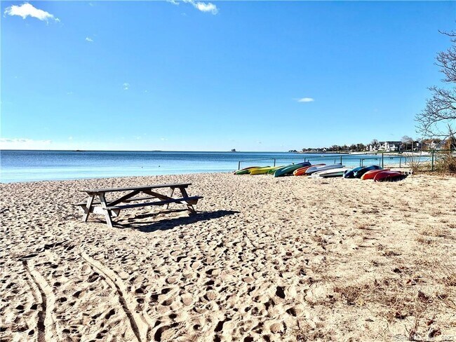 Foto del edificio - 106 Limewood Ave