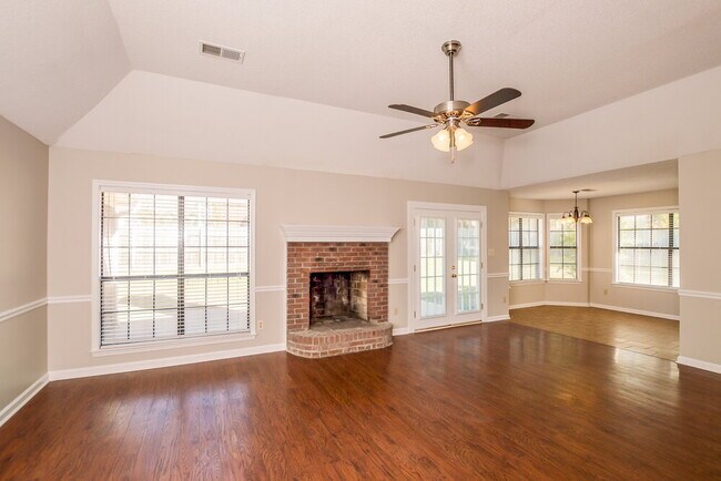 Building Photo - 390 Cherry Tree Ln