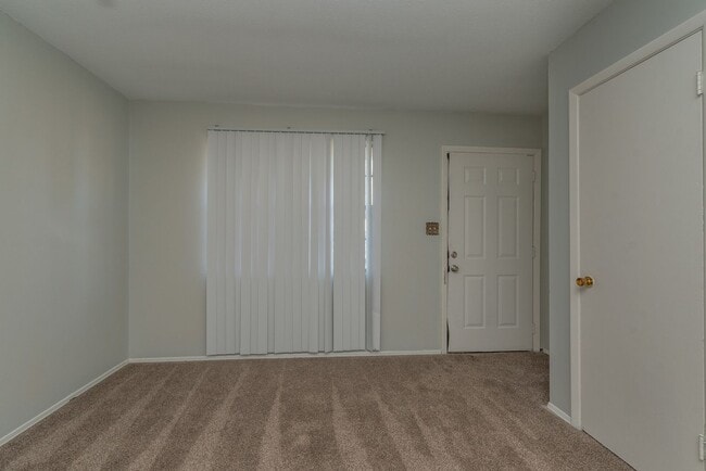 Foto del edificio - $1,120 - 3 bed/2 bath house in Turpin Hill, with fenced back yard! Section 8 Welcome!