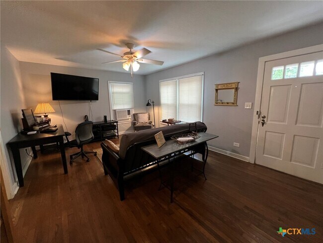 Foto del edificio - 859 Oasis St