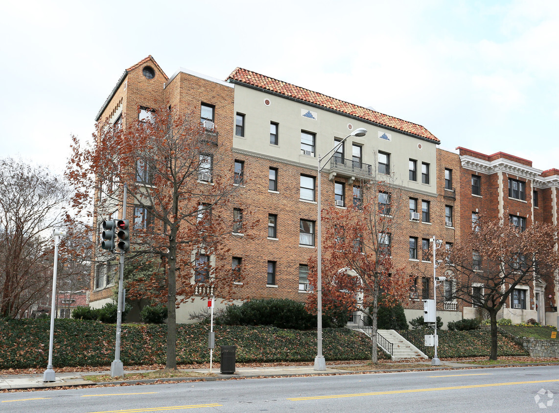 Foto del edificio - 3600 Connecticut Ave NW