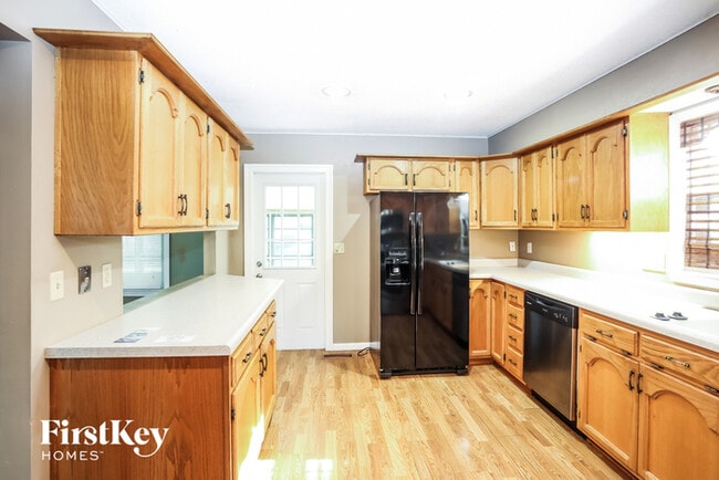Building Photo - 2607 NE 69th Terrace