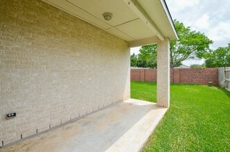 Building Photo - 3911 Fallsbrook Ct