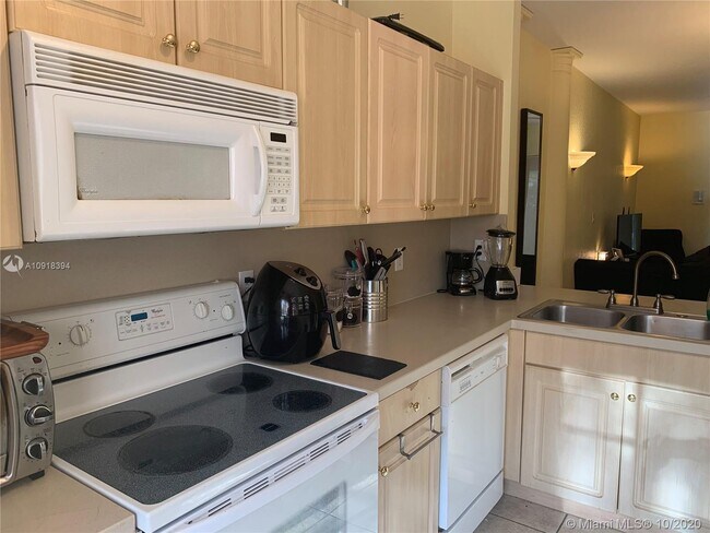 Foto del edificio - 5600 NW 114th Pl