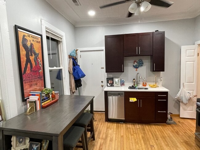 Photo - 2236 W Belden Ave (Chicago, IL) Apartments