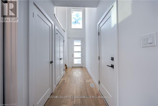 Photo du bâtiment - 1820 Canvas Way