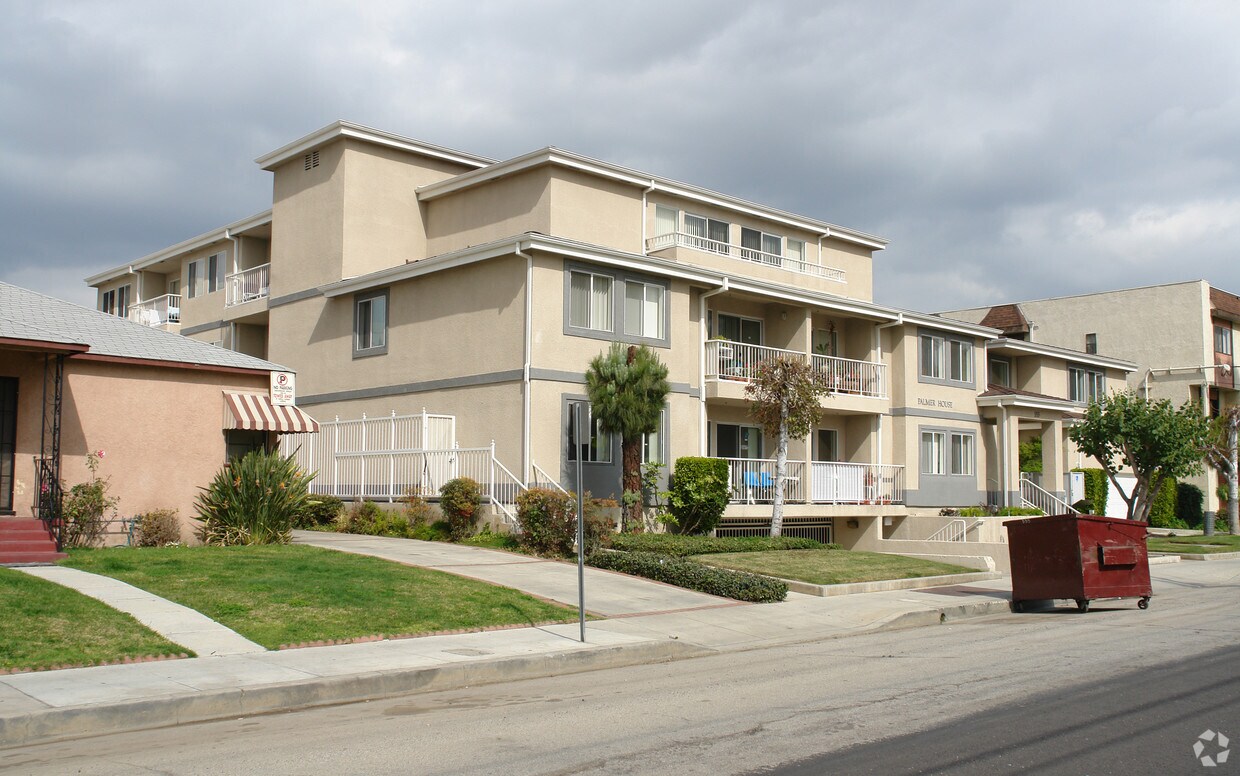 Building Photo - 605 E Palmer Ave