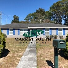 Building Photo - 610 San Anton Dr