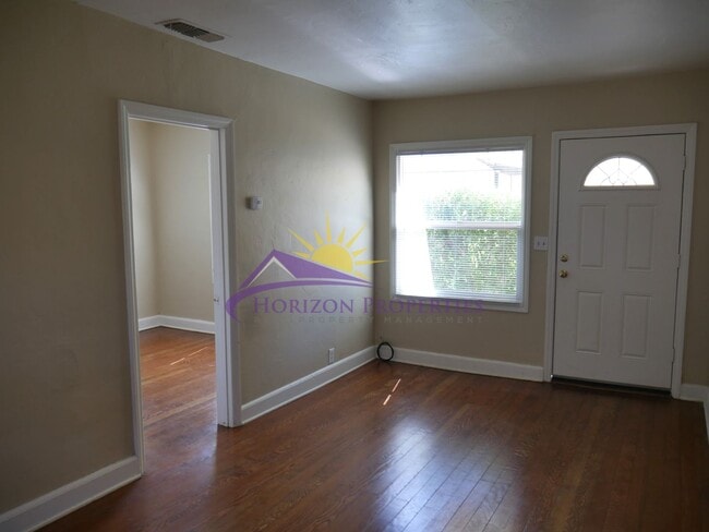 Building Photo - 1 Bed 1 Bath 500sq ft. Cottage in Colonial...