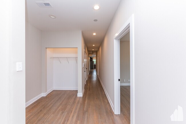 Foto del edificio - 3409 W Fullerton Ave