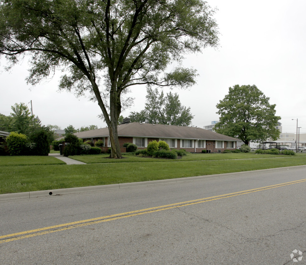 Foto del edificio - 110 Sturbridge Rd